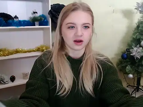 Snapshot of CrazyGloria chatting on December 2024 06:22:01 AM CrazyGloria online show from December 2024 06:22:01 AM