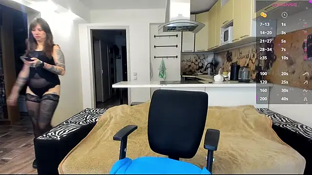 StacyTigerr online show from October 2025 04:08:01 PM