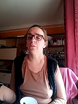 Snapshot of Dettybitch40 chatting on October 2025 12:39:02 PM Dettybitch40 online show from October 2025 12:39:02 PM