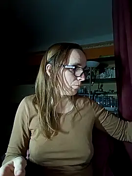 Snapshot of Dettybitch40 chatting on November 2025 05:59:01 PM Dettybitch40 online show from November 2025 05:59:01 PM