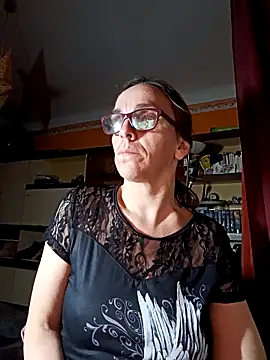 Snapshot of Dettybitch40 chatting on November 2025 05:01:02 PM Dettybitch40 online show from November 2025 05:01:02 PM