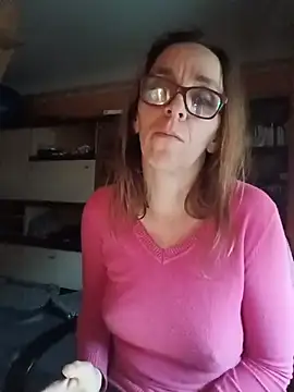 Snapshot of Dettybitch40 chatting on December 2025 01:17:04 PM Dettybitch40 online show from December 2025 01:17:04 PM