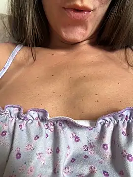 Emmabee123 online show from April 2026 05:50:02 PM