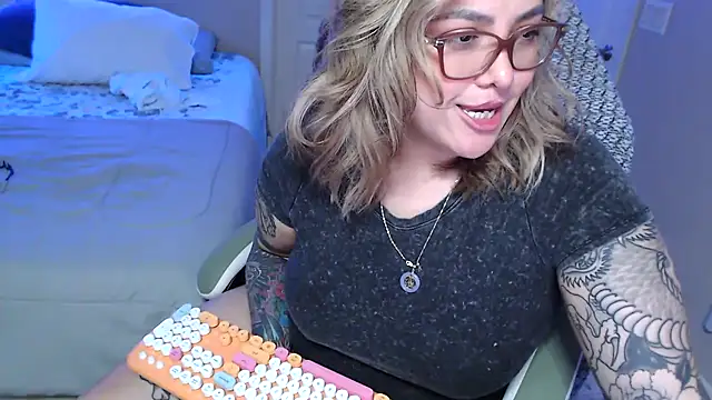 nativepumpkin95 online show from February 2025 10:39:01 PM