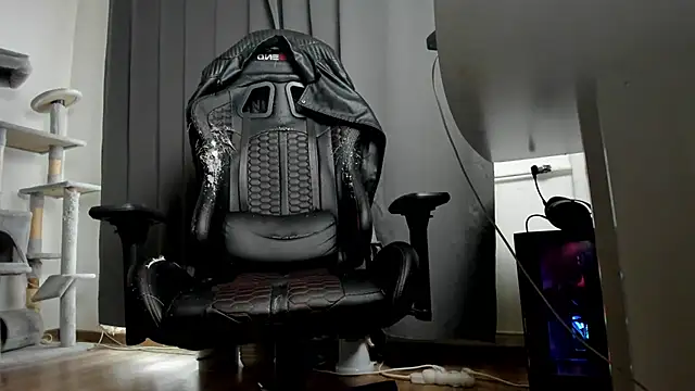 liamaesthetic online show from November 2025 08:01:02 AM