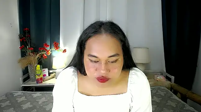 Snapshot of bettina_love chatting on December 2024 01:17:01 PM bettina love online show from December 2024 01:17:01 PM