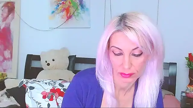 HoneyLara online show from November 2025 10:32:01 PM