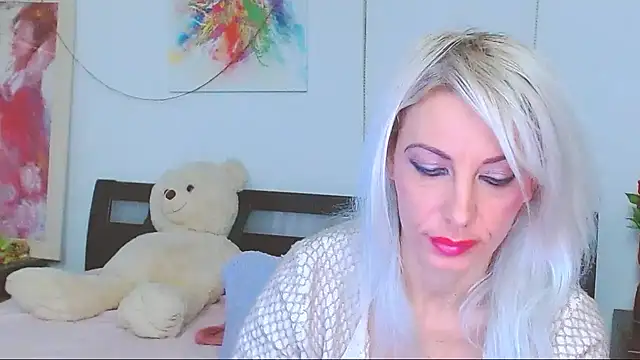 HoneyLara online show from January 2026 12:02:01 AM