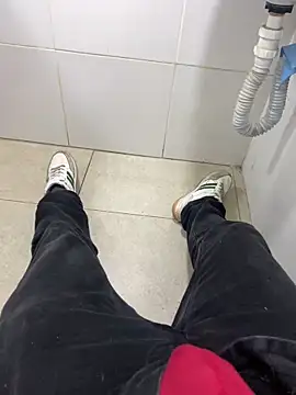 Snapshot of stuard-19 chatting on October 2025 03:42:02 AM stuard-19 online show from October 2025 03:42:02 AM