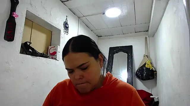 nattashafoxx online show from December 2025 12:27:01 AM