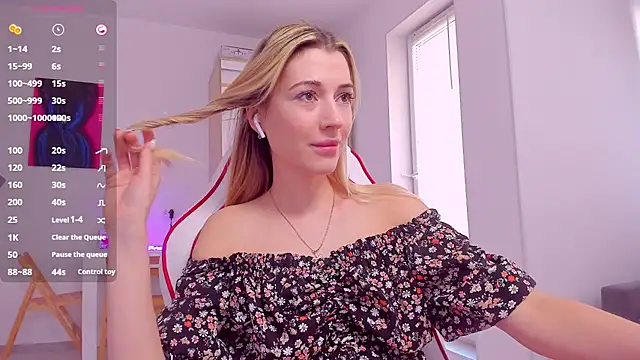 Snapshot of HotCarolineXO chatting on March 2025 12:09:02 PM HotCarolineXO online show from March 2025 12:09:02 PM