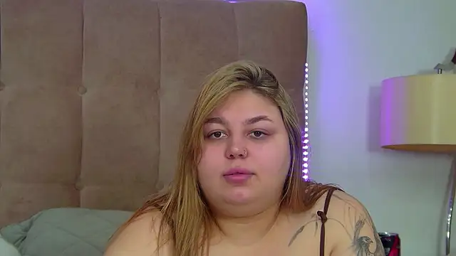 LillianKim online show from November 2025 06:45:01 PM