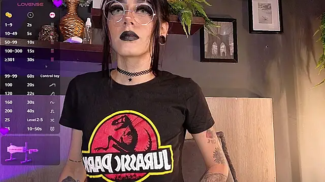 Mackenzie Moore online show from October 2025 10:45:02 PM