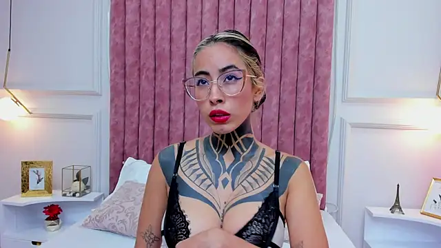 Snapshot of NicoleBlum chatting on December 2024 06:38:01 PM NicoleBlum online show from December 2024 06:38:01 PM