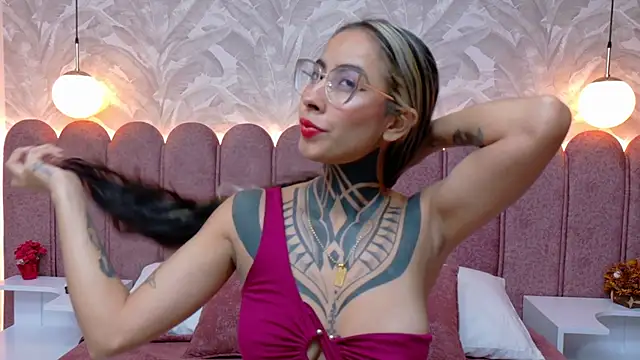 Snapshot of NicoleBlum chatting on January 2025 06:41:02 PM NicoleBlum online show from January 2025 06:41:02 PM