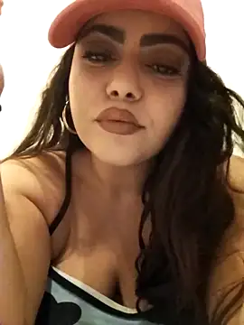 Snapshot of AriaRussell chatting on November 2025 02:50:01 PM AriaRussell online show from November 2025 02:50:01 PM