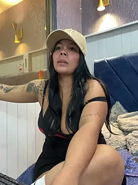 EmilyQueen3x online show from March 2025 04:24:01 PM