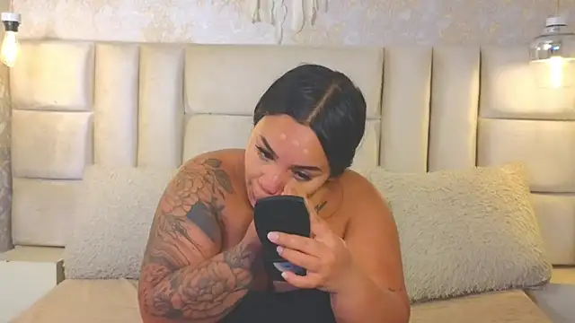 Snapshot of EmilyQueen3x chatting on July 2026 11:28:02 AM EmilyQueen3x online show from July 2026 11:28:02 AM