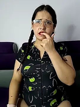 MiaLaurenzz online show from October 2025 02:40:02 AM