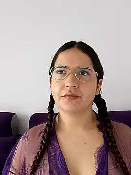 MiaLaurenzz online show from October 2025 05:01:01 PM