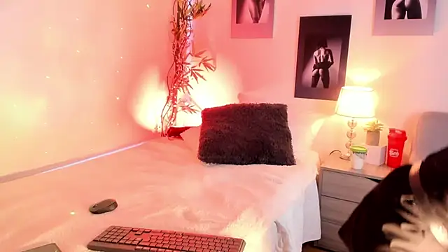 Alicee Levine online show from October 2025 09:48:02 PM