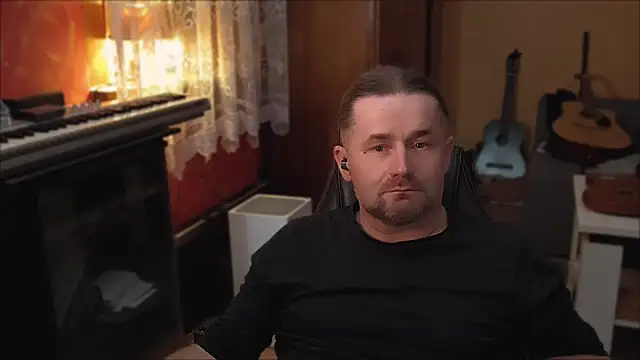 Mosiadz1975 online show from February 2025 09:58:01 PM