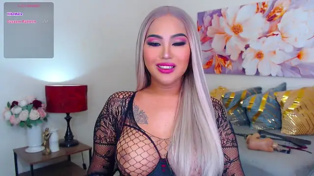 Snapshot of HugeCock_Savanna chatting on October 2025 02:39:02 AM HugeCock Savanna online show from October 2025 02:39:02 AM