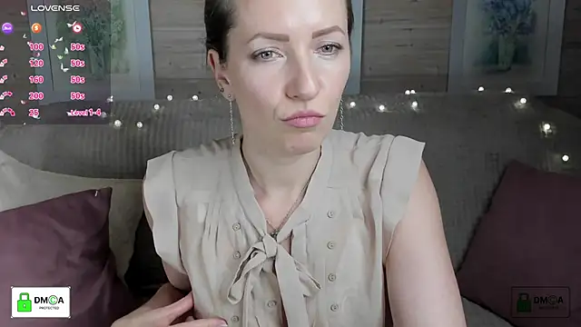 Snapshot of Queenymel chatting on November 2025 03:21:01 PM Queenymel online show from November 2025 03:21:01 PM