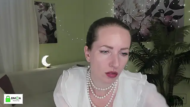 Queenymel online show from June 2026 04:24:02 PM
