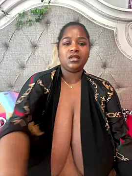 BigFineSelena online show from December 2025 04:45:02 PM