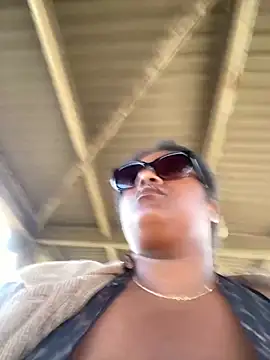 BigFineSelena online show from April 2026 01:40:01 PM