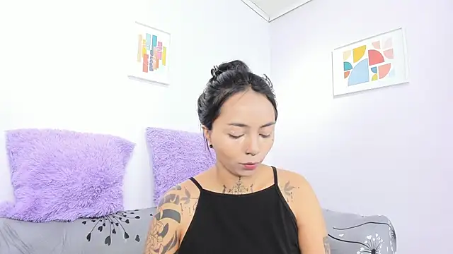 miss soffi  online show from October 2025 12:28:02 PM