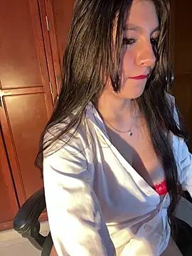 Snapshot of loolla_23 chatting on December 2024 10:30:01 PM loolla 23 online show from December 2024 10:30:01 PM