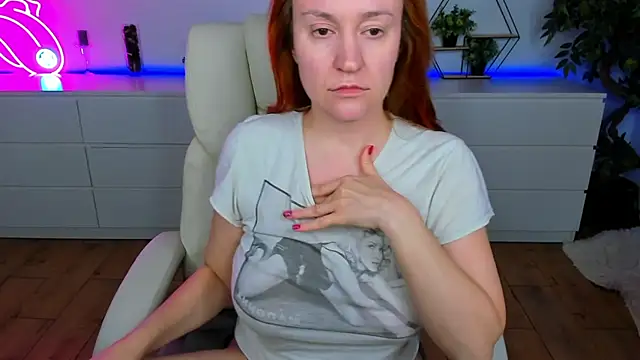 Kamilla Hot online show from November 2025 09:37:02 PM