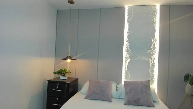 isabella florez online show from April 2026 02:28:02 AM