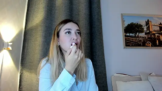 Assh lee  online show from October 2025 01:12:01 PM