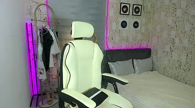 Snapshot of AlexandraMooree chatting on January 2025 09:39:01 PM AlexandraMooree online show from January 2025 09:39:01 PM