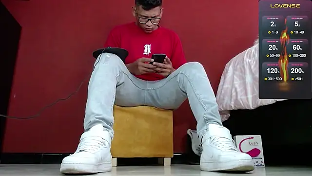 TomLover 12 online show from February 2025 07:17:01 PM