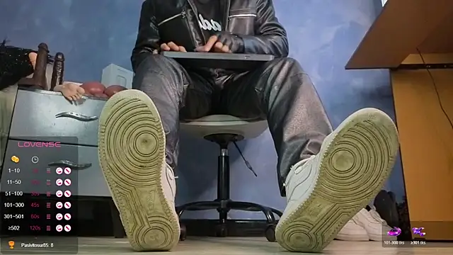 TomLover 12 online show from February 2026 12:32:02 PM