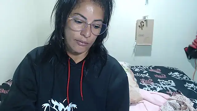 Snapshot of kateleyagrey chatting on May 2026 10:32:01 AM kateleyagrey online show from May 2026 10:32:01 AM