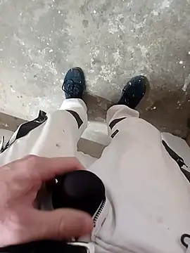 Snapshot of GeilerSchweizer chatting on November 2025 03:12:02 PM GeilerSchweizer online show from November 2025 03:12:02 PM