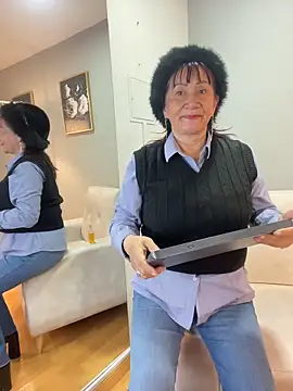 Savvanahh online show from February 2026 12:02:02 PM