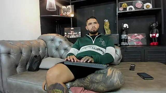 Snapshot of matteosantos chatting on October 2025 11:00:01 AM matteosantos online show from October 2025 11:00:01 AM