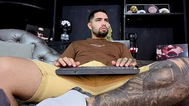 Snapshot of matteosantos chatting on November 2025 11:42:01 AM matteosantos online show from November 2025 11:42:01 AM