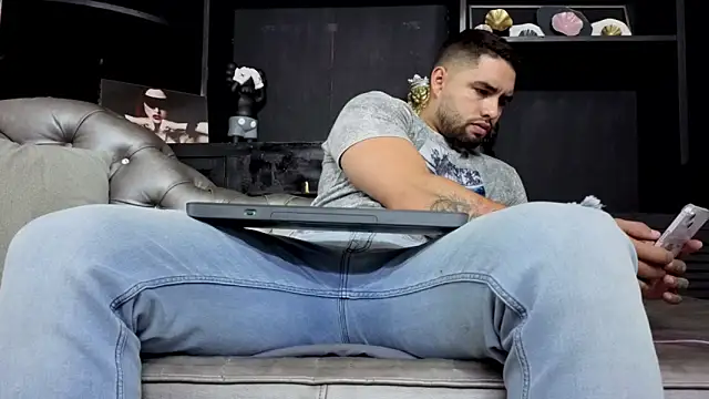 Snapshot of matteosantos chatting on November 2025 11:42:01 AM matteosantos online show from November 2025 11:42:01 AM