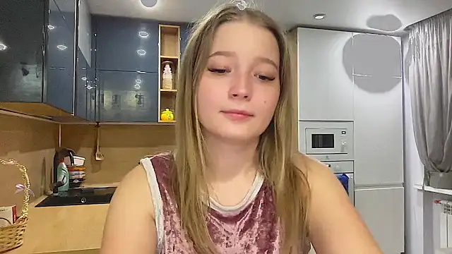 CharmingSarah online show from November 2025 02:39:02 PM