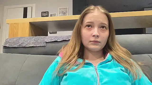 Snapshot of CharmingSarah chatting on April 2026 03:53:01 PM CharmingSarah online show from April 2026 03:53:01 PM