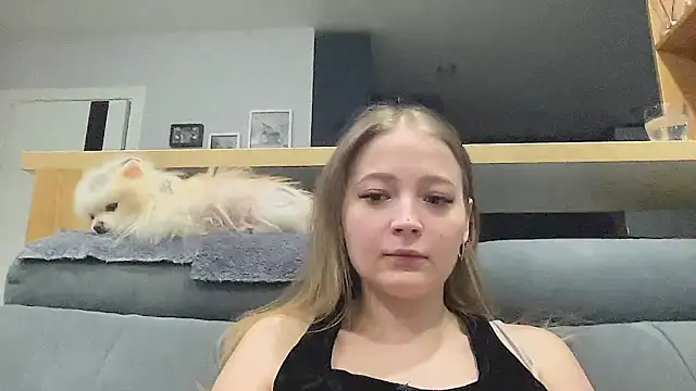 Snapshot of CharmingSarah chatting on April 2026 04:22:01 PM CharmingSarah online show from April 2026 04:22:01 PM