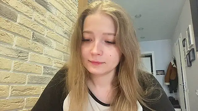 Snapshot of CharmingSarah chatting on May 2026 02:00:01 PM CharmingSarah online show from May 2026 02:00:01 PM