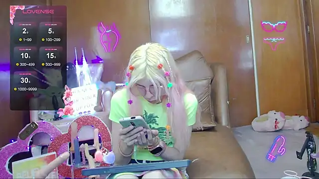 Skinygirl online show from November 2025 11:58:01 PM